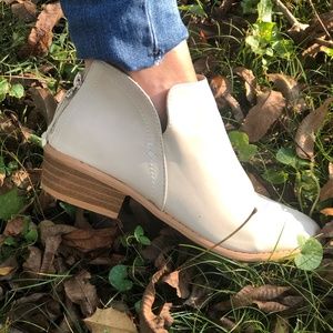 NWOT Splendid Paddy Tan Booties